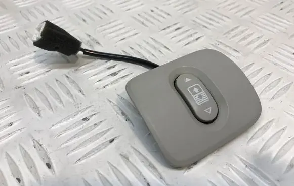 Nissan Qashqai+2 Sunroof switch 9829U
