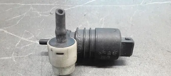 Volkswagen Polo III 6N 6N2 6NF Windscreen/windshield washer pump