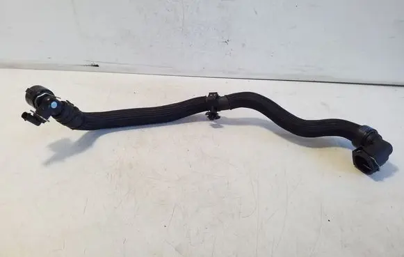 Engine coolant pipe/hose