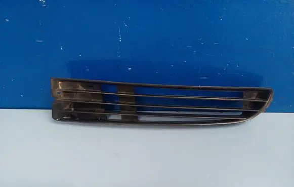 Audi A8 S8 D2 4D Front fog light trim/grill 4D0853683