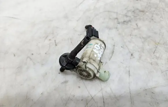 Honda CR-V Windscreen/windshield washer pump