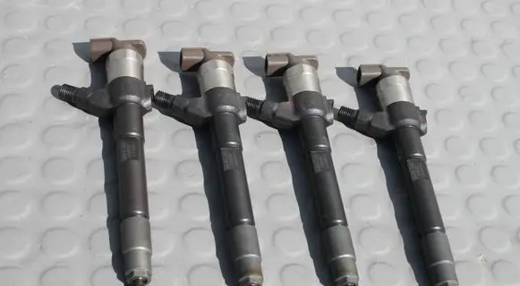 Mitsubishi L200 Fuel injectors set DENSO1465A439 1465A439