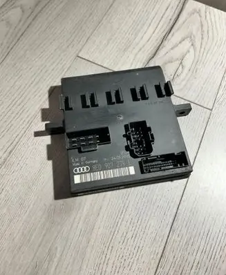 Audi A4 S4 B7 8E 8H Comfort/convenience module 8E0907279L