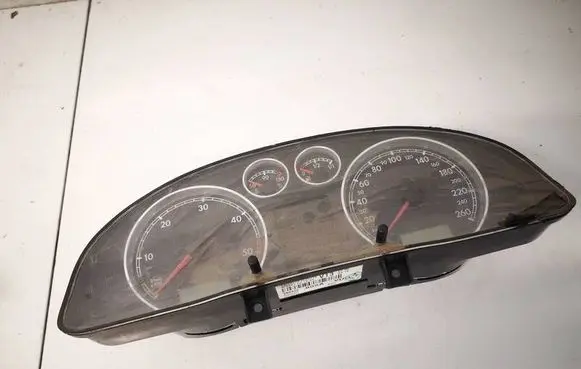 Volkswagen PASSAT B5.5 Speedometer (instrument cluster) 3B0920805A VWZ7Z0A3426319