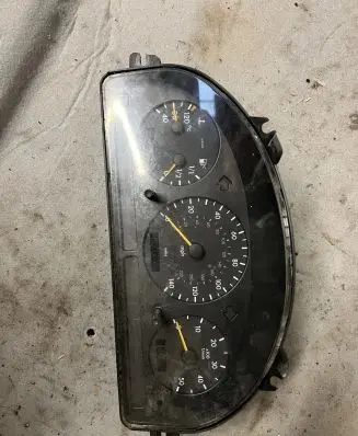 Speedometer (instrument cluster)