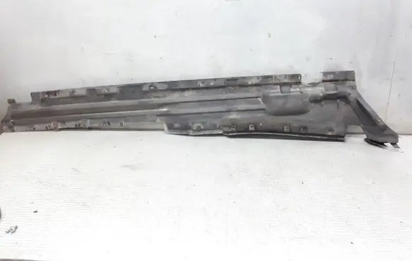 Center/middle under tray cover
