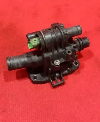 Volvo V50 Thermostat/thermostat housing 9647767180