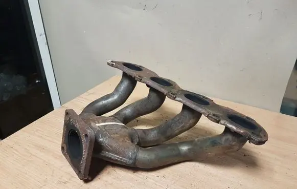 Volkswagen Touran I Exhaust manifold