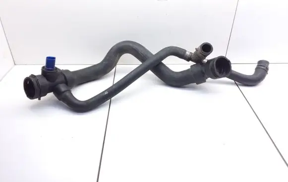 Volkswagen PASSAT B5 Engine coolant pipe/hose
