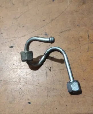 Nissan Juke I F15 Fuel injector supply line/pipe 