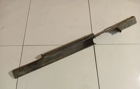 Front sill trim cover
