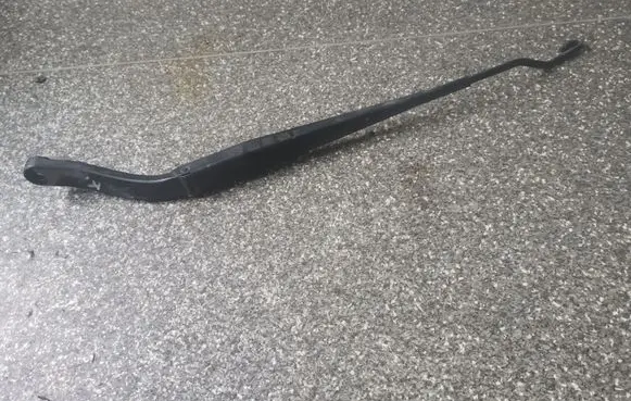Chevrolet Captiva Front wiper blade arm