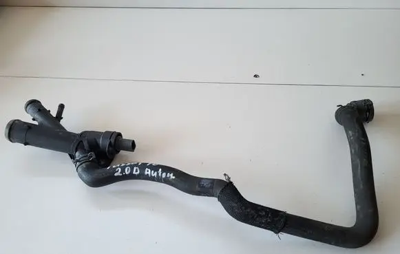 Volkswagen PASSAT B7 Engine coolant pipe/hose