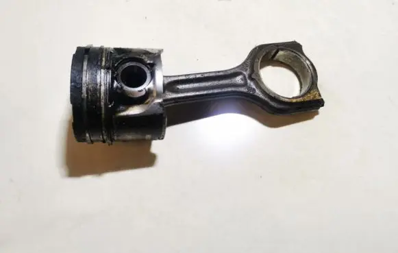 Citroen C5 Piston with connecting rod 619