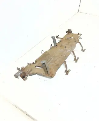 Peugeot 508 II Hybrid/electric vehicle battery bracket