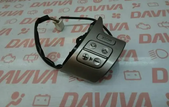 Toyota Auris 150 Steering wheel buttons/switches 