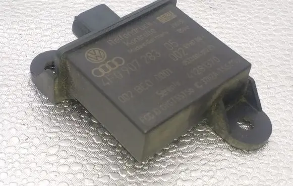 Volkswagen Touareg I Other control units/modules 4F090728305 002BE00001
