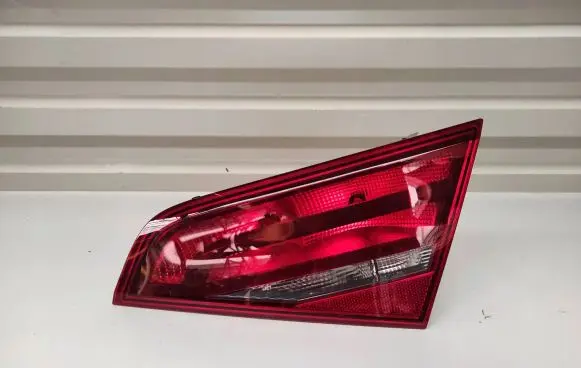 Audi A3 S3 8V Tailgate rear/tail lights 8v4945094