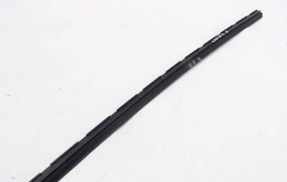 Opel Zafira B Front door windshield rail 498166255