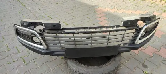 Renault Captur Front bumper upper radiator grill