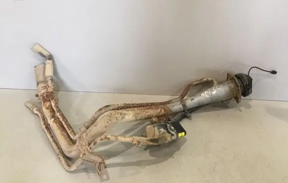 Hyundai i30 Fuel tank filler neck pipe 