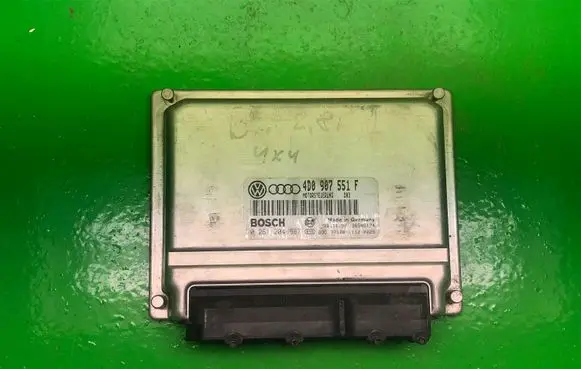 Volkswagen PASSAT B5.5 Engine control unit/module ECU 4D0907551F 0261204687