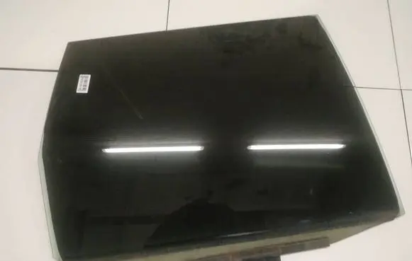 Rear door window glass