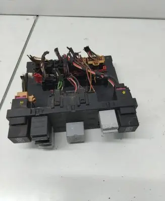 Volkswagen PASSAT B6 Central body control module 3C8937049F F005V00747