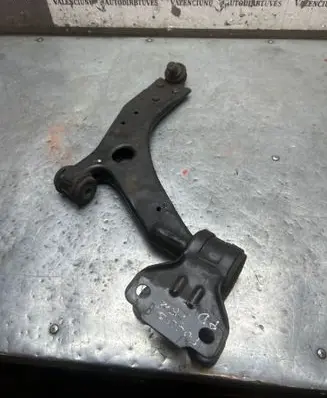 Ford Focus Front lower control arm/wishbone BV613C339AAA 1504382 BV6130C339AAA