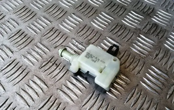 Volvo V50 Fuel tank cap lock 30716754