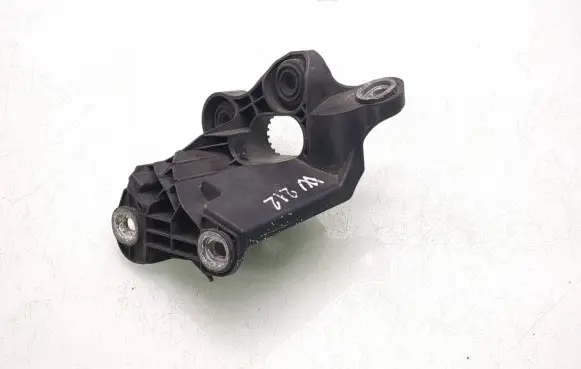 Mercedes-Benz E W212 Engine mounting bracket