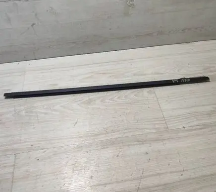 Suzuki Vitara (LY) Rear door glass trim molding 