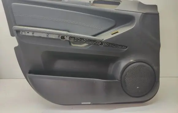 Mercedes-Benz ML W164 Front door card panel trim A1647201370