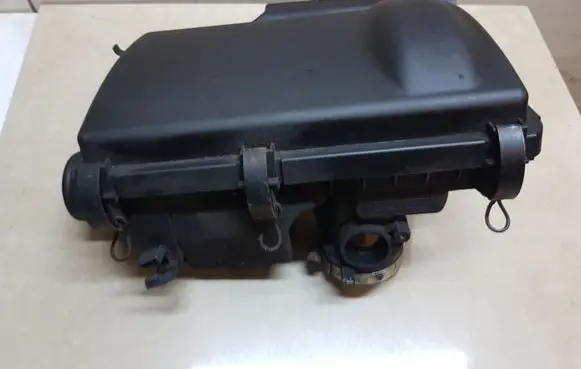 Toyota Prius (XW20) Air filter box