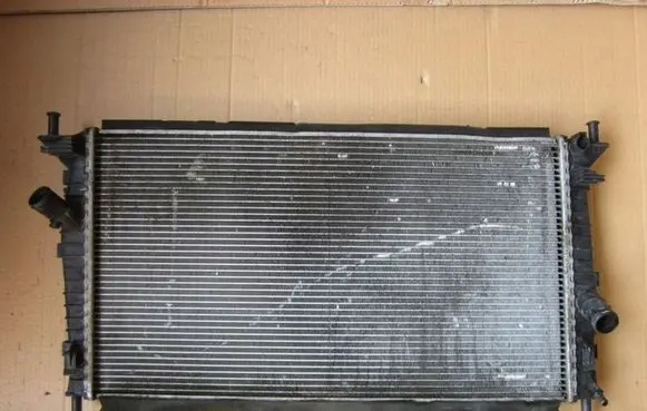 Ford C-MAX I Coolant radiator 3M5H8005RK