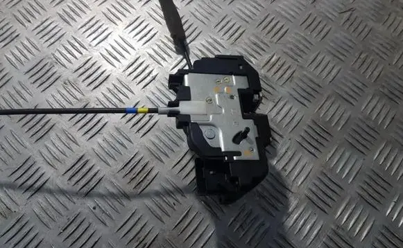 Nissan Note (E11) Rear door lock