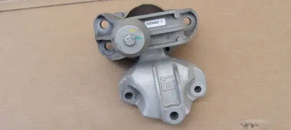 Nissan X-Trail T33 Engine mounting bracket 0124308