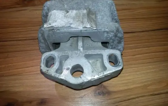 Volkswagen Golf IV Engine mount bracket 1j0199555