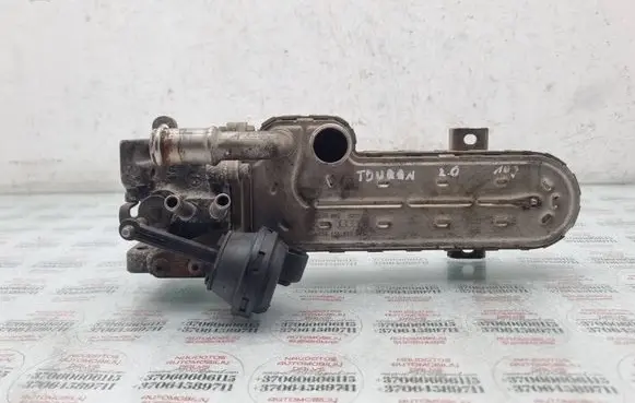 Volkswagen Touran I EGR valve cooler 03G131513J