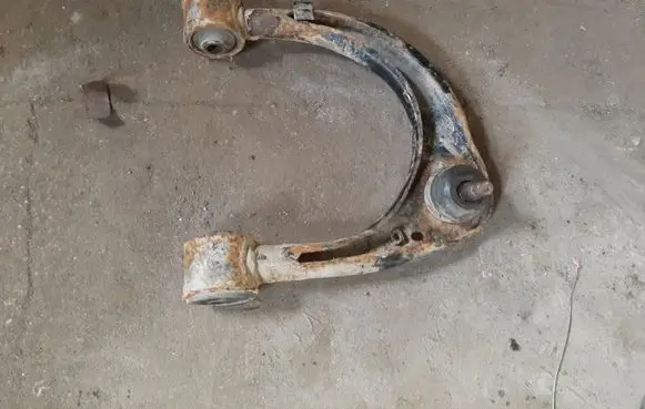 Toyota Land Cruiser (J200) Front upper control arm/wishbone 