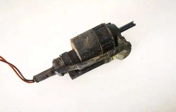 Renault Laguna I Windscreen/windshield washer pump 7700821782
