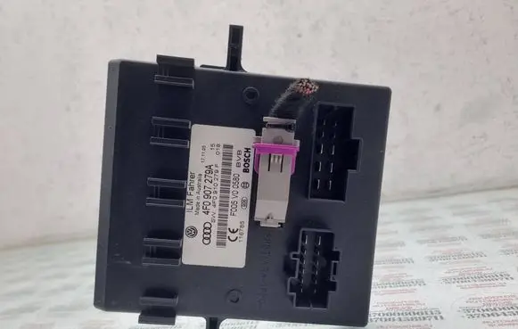 Audi Q7 4L Comfort/convenience module 4F0907279A 4F0910279F