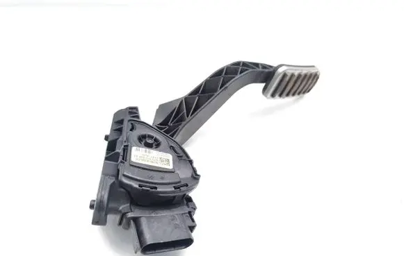 Accelerator throttle pedal