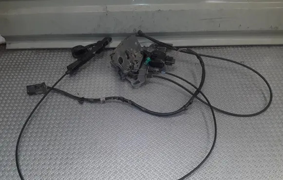 Chrysler Voyager Sliding door lock 