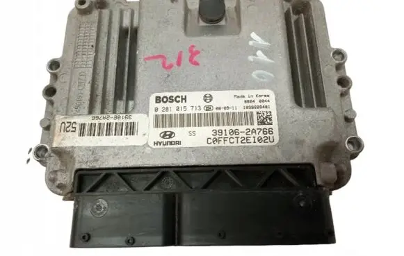 Hyundai i30 Engine control unit/module 0281015713