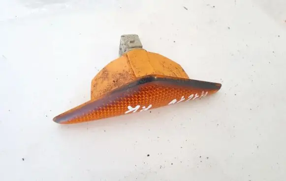 Ford Focus Front fender indicator light xs4h3k3541