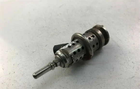 Volvo XC70 Fuel injector 32203677 K 5570