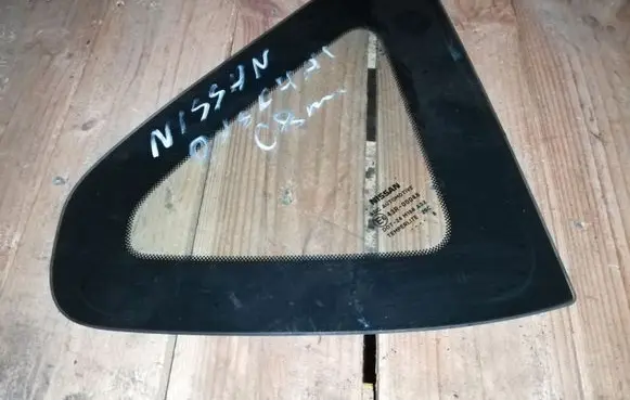 Nissan Qashqai Rear side window