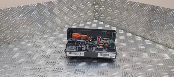 BMW 3 E90 E91 Fuse module 7925000004A 9119446