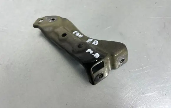 Honda CR-V Fender mounting bracket